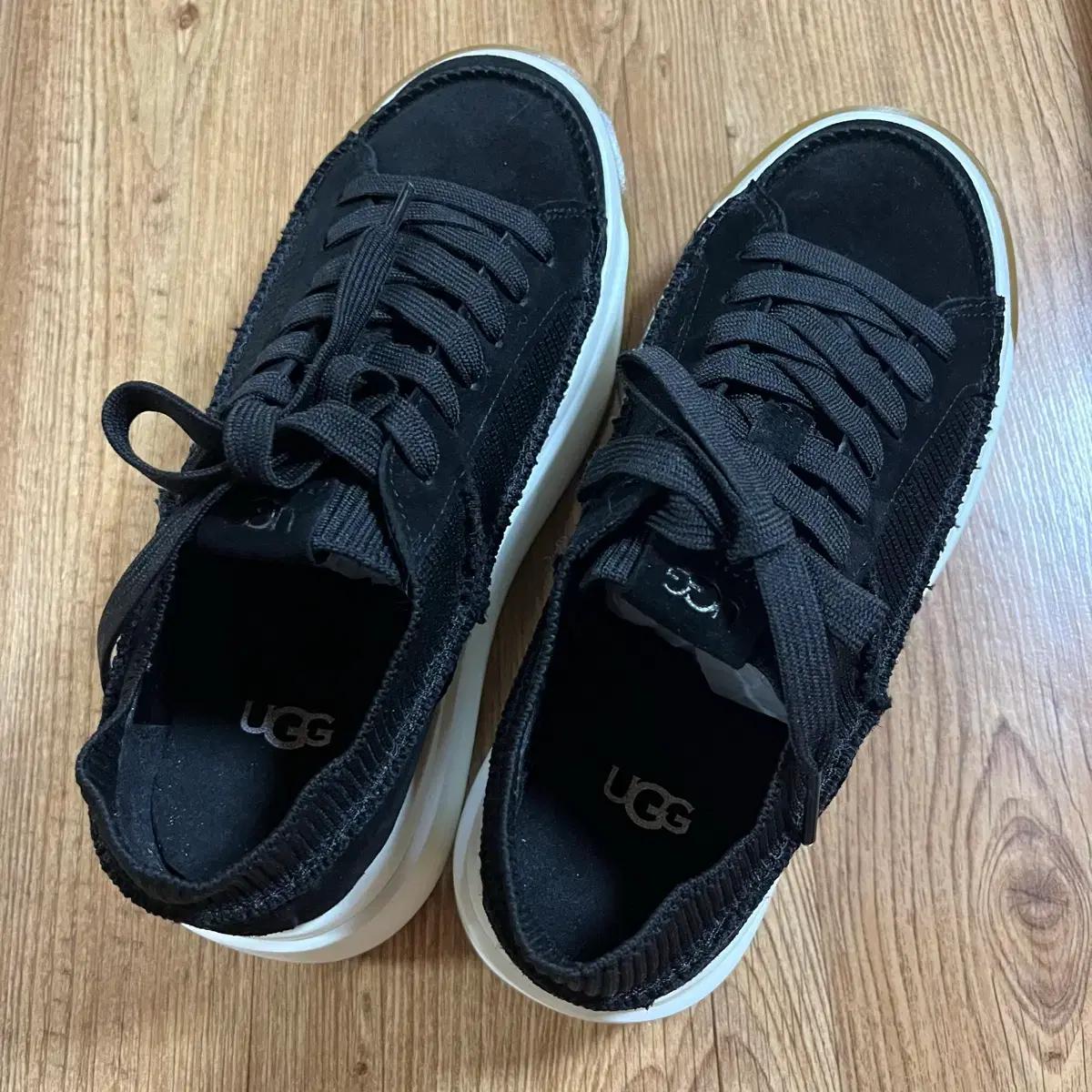 UGG 여성 키높이 신발 새상품 스니커즈 운동화