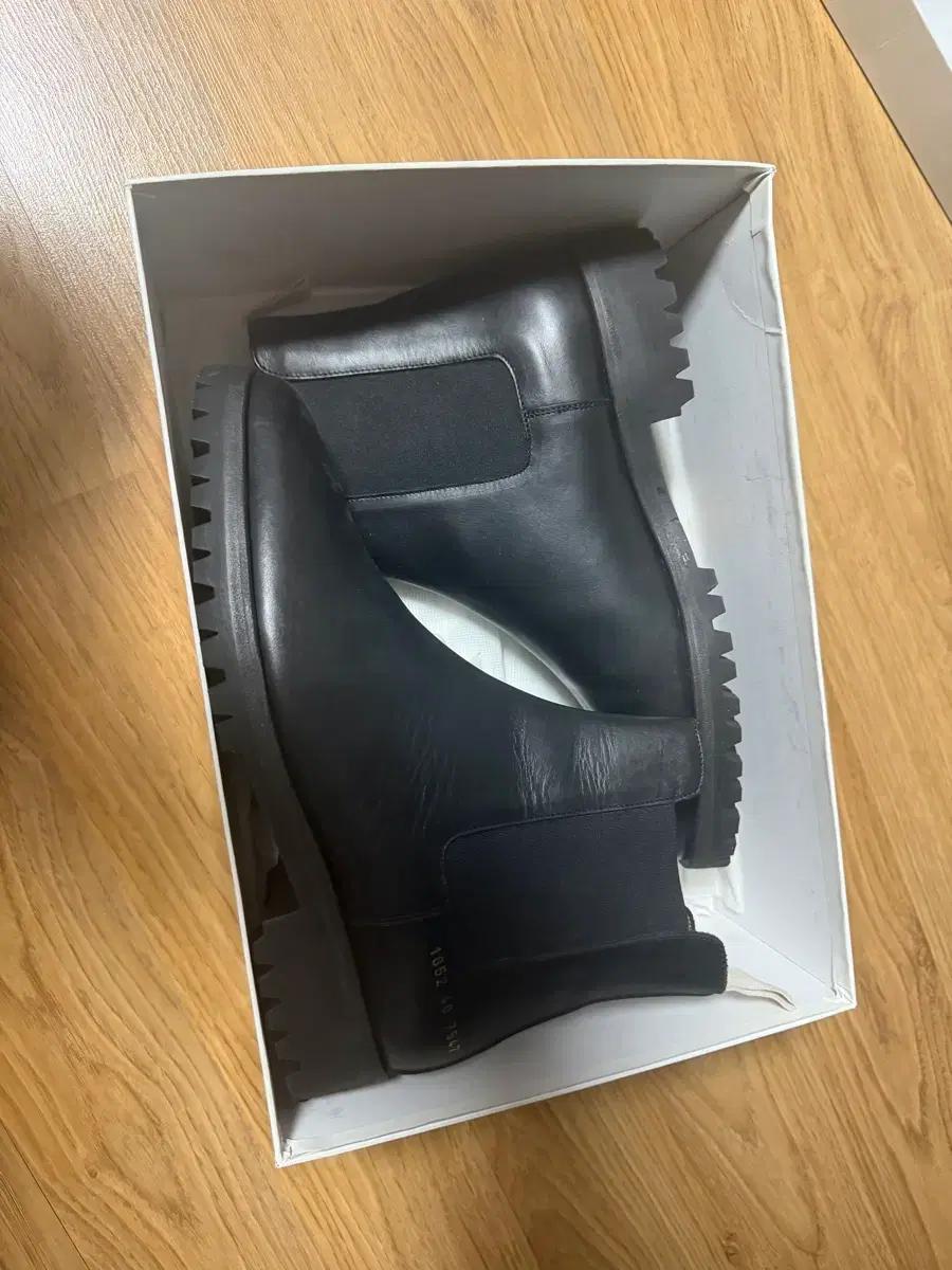커먼프로젝트 첼시 부츠 uk6 260사이즈 (변요한 부츠)