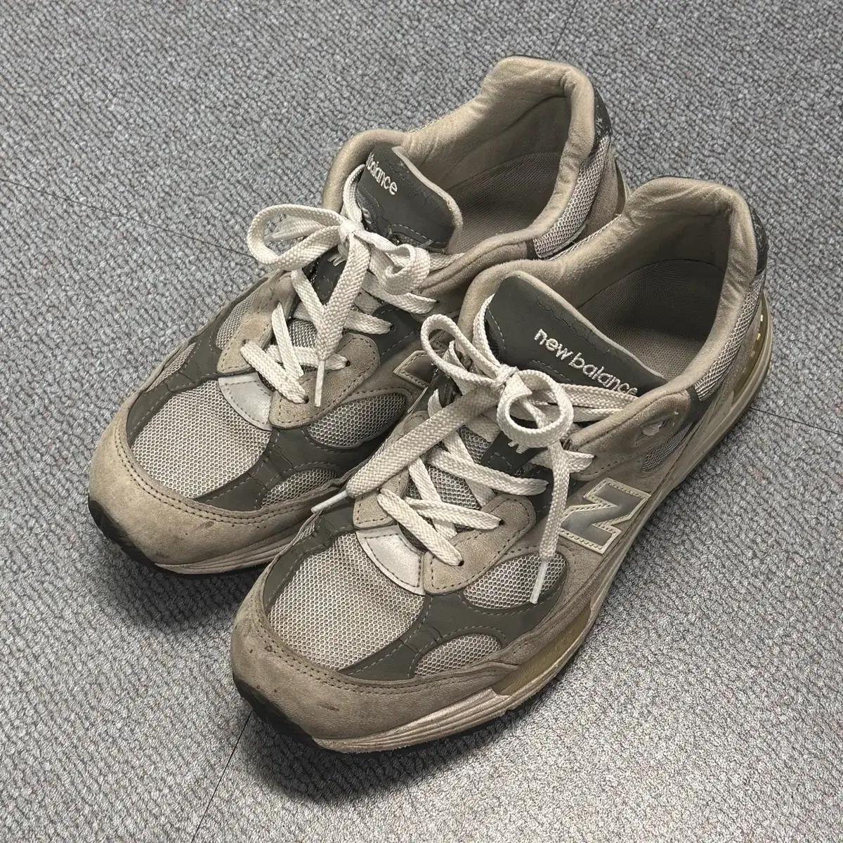 270 뉴발란스 992 그레이