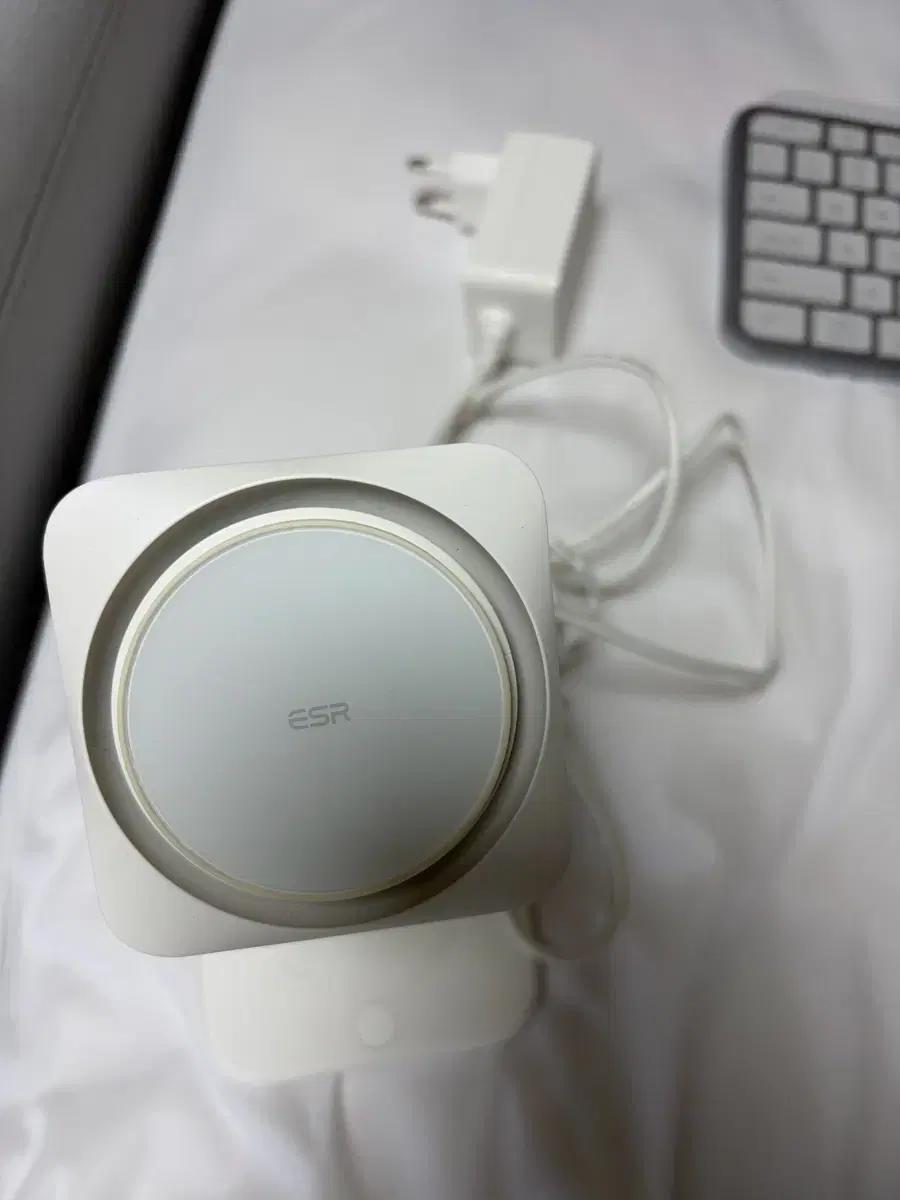 esr 할로락 맥세이프 쿨링 무선충전기