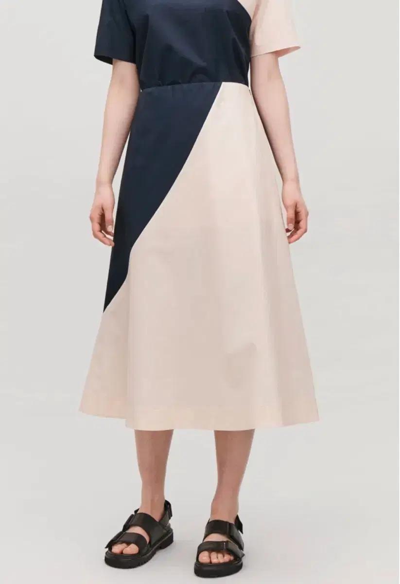 COS 컬러 블록 롱 스커트 EUR 34