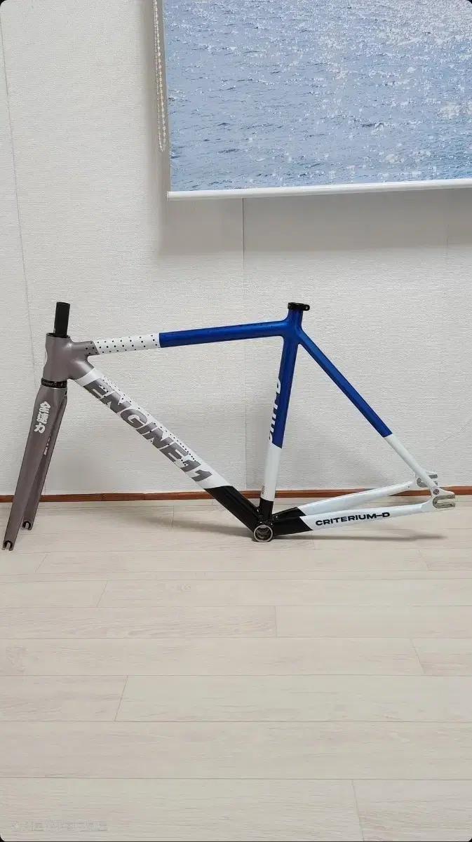 엔진11 크릿디 24년식 메탈블루 프레임 무하자급 급처