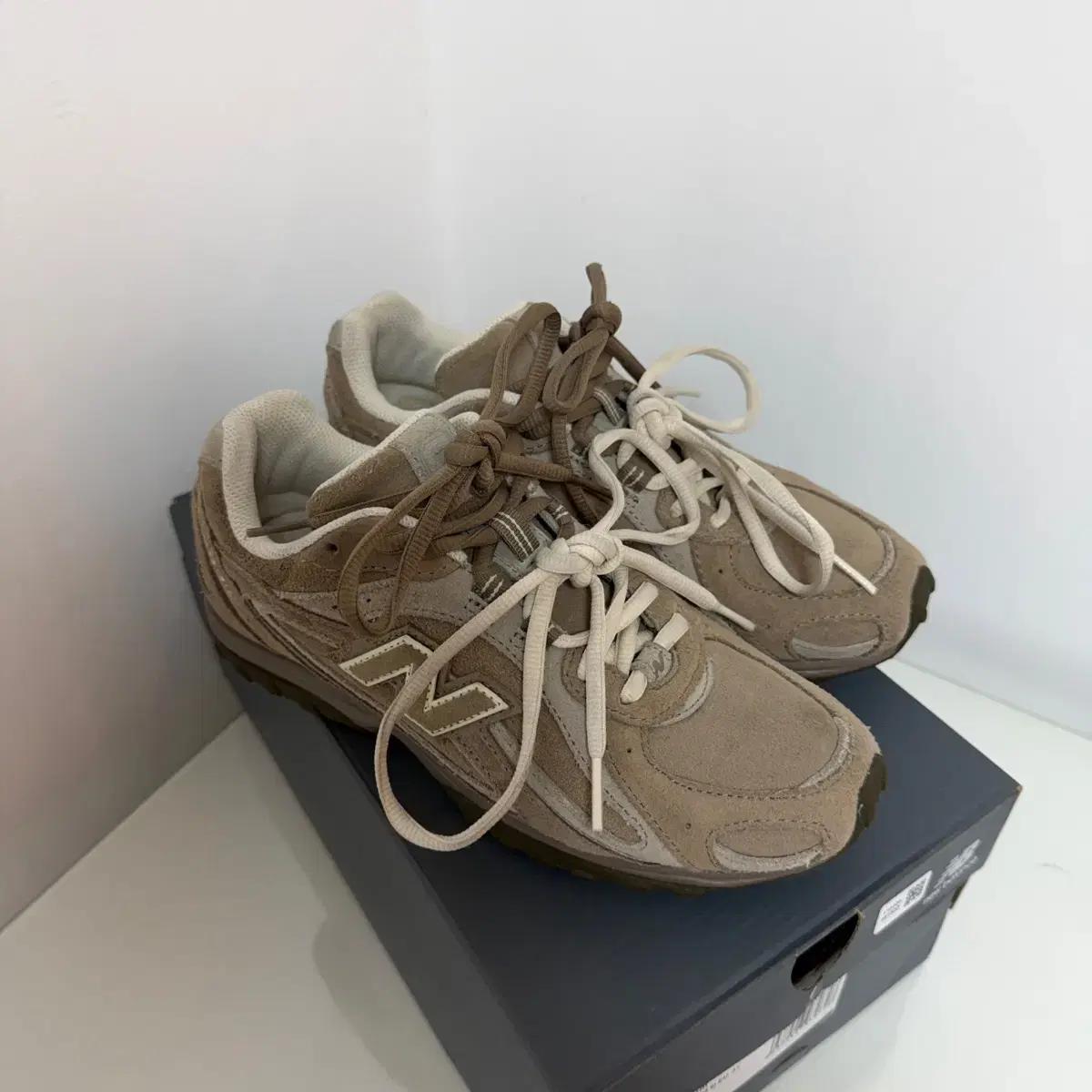 뉴발란스 204L 스웨이드 머쉬룸 225