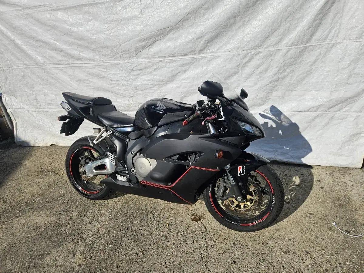 혼다 CBR1000RR 블랙