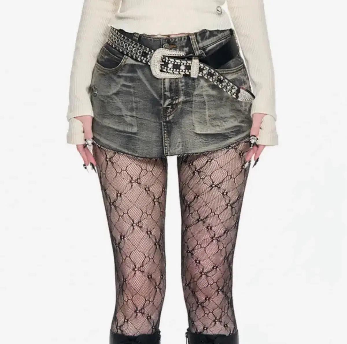 스키즘인듀싱 DISTRESSED FAKE SHORTS 흑청치마 반바지