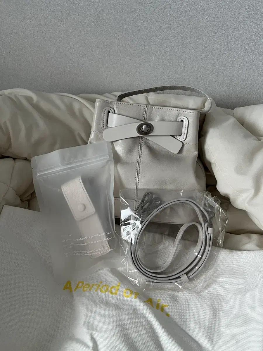 아포아 apoa coupre bucket bag off white
