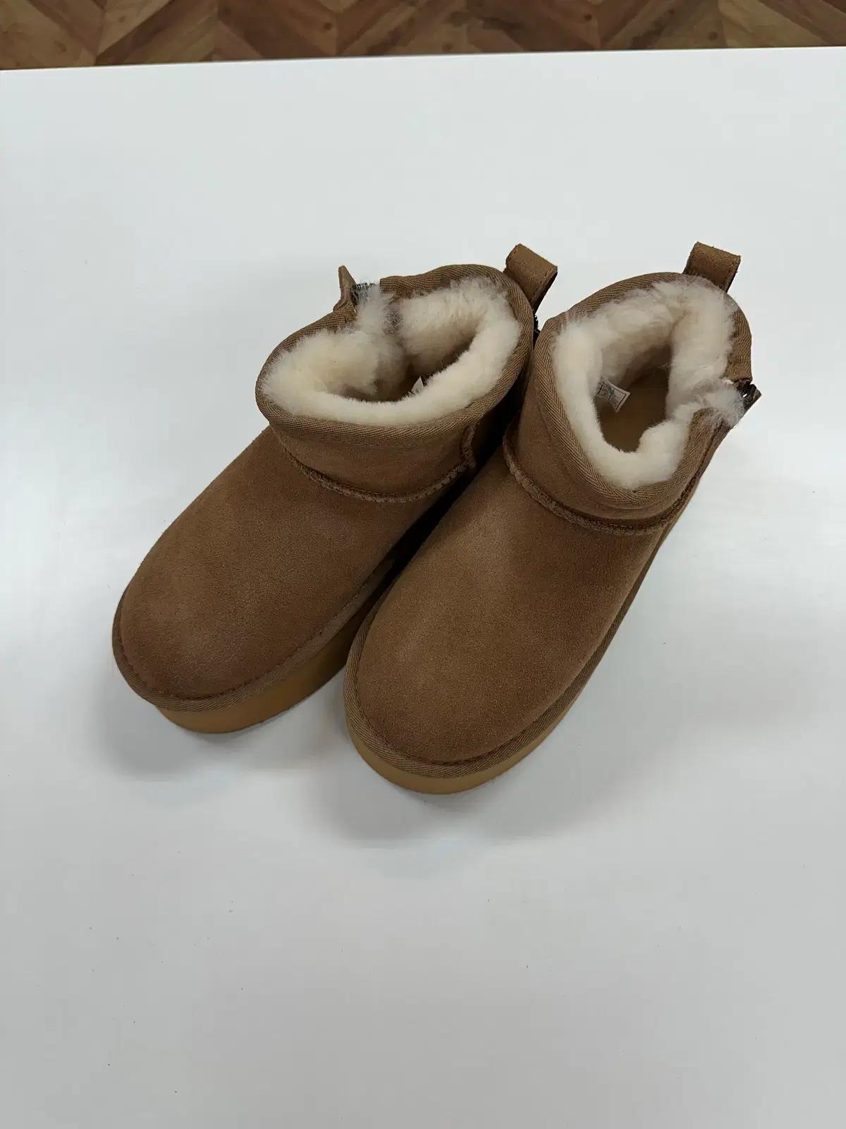 호주UGG털부츠 220-225mm팜 새것