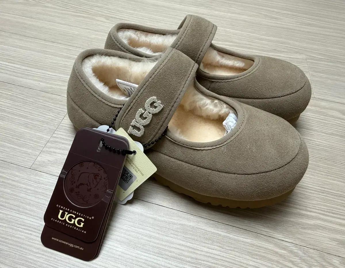 오즈웨어 UGG 키즈 메리제인 엠보 브라운 210 체스트넛 200