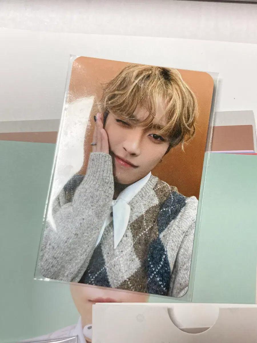 에이티즈 시즌그리팅 예사 특전 홍중->성화 교환