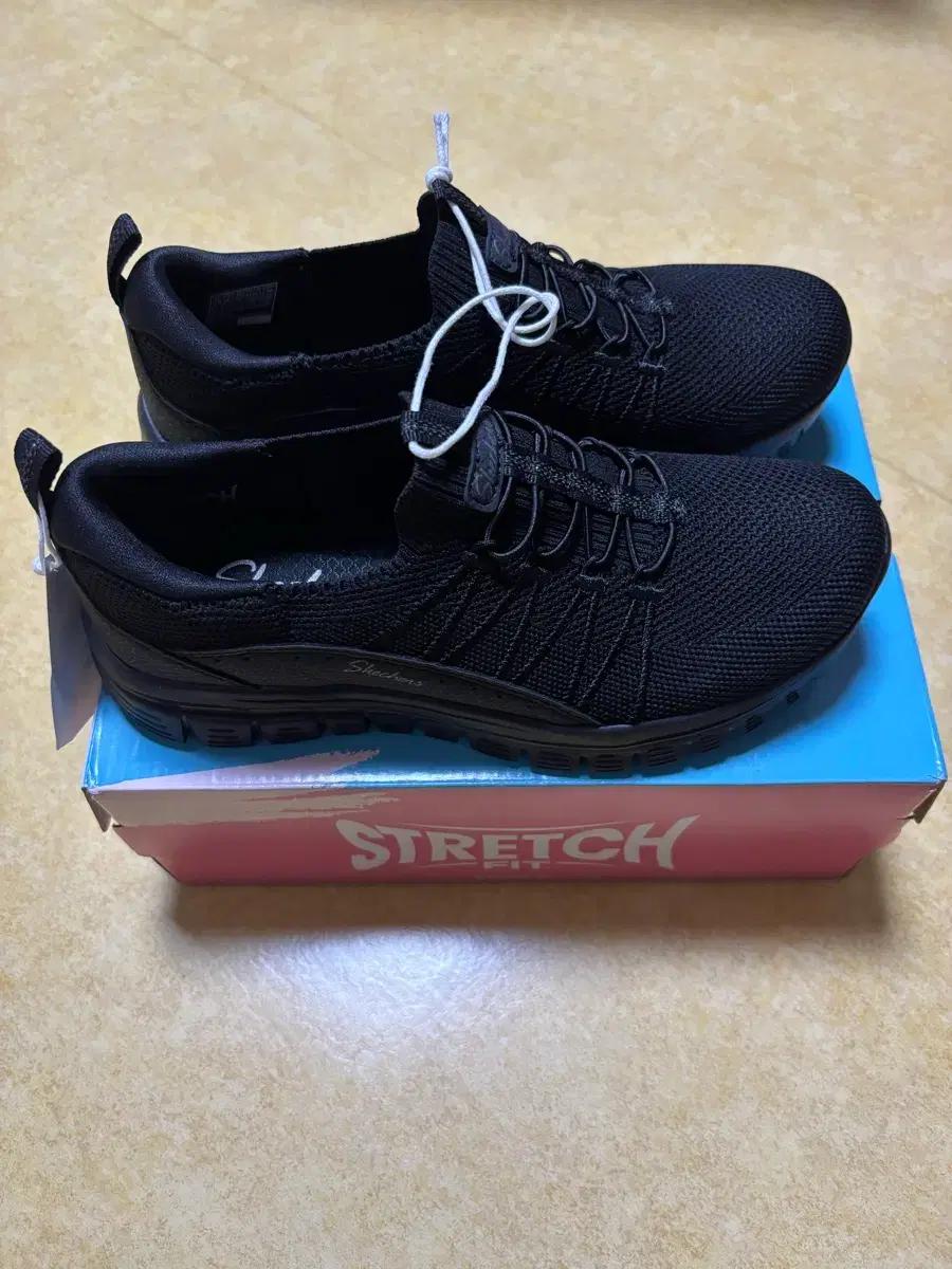 (새상품)스케쳐스 STRETCH 블랙 여성 운동화 245mm