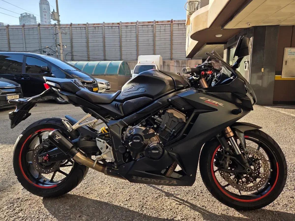 20년식 4.1만KM  익스풀배기(구변0) CBR650R 판매합니다.