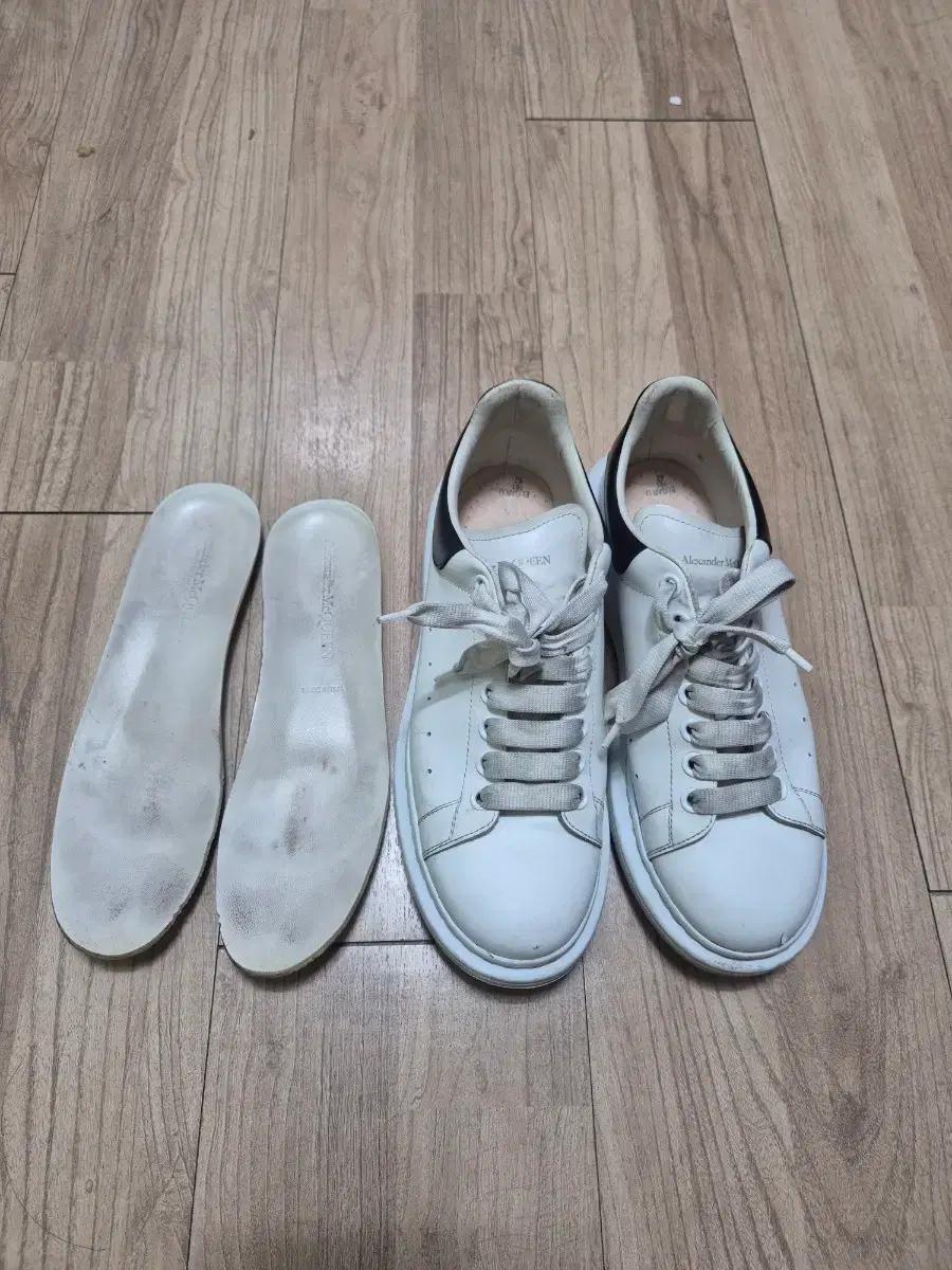 정품 알렉산더 맥퀸 42 사이즈 270-275