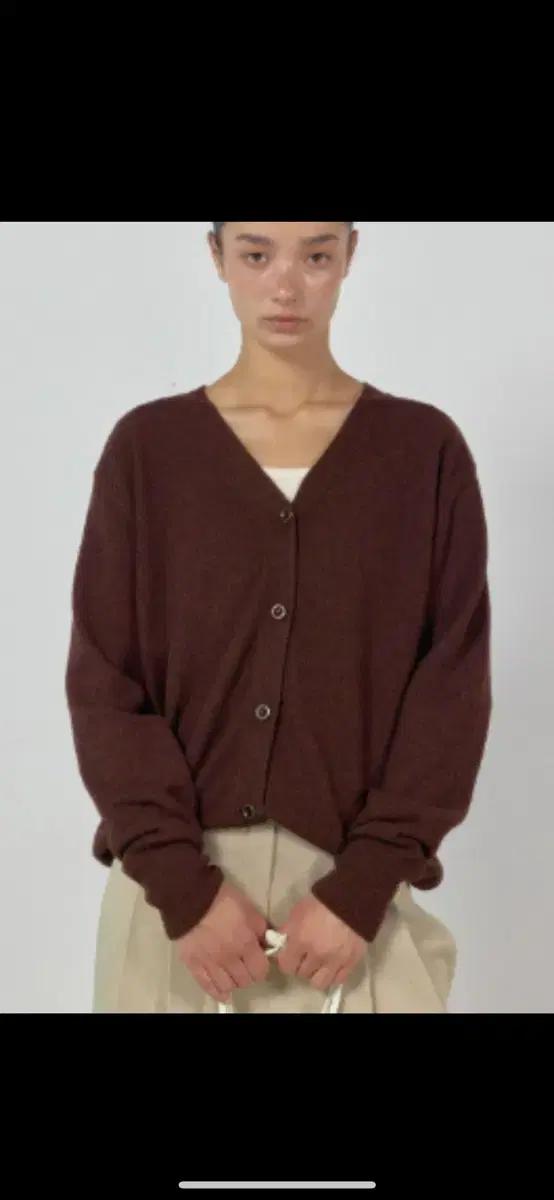 어그스트 oversized v-neck cardigan brown