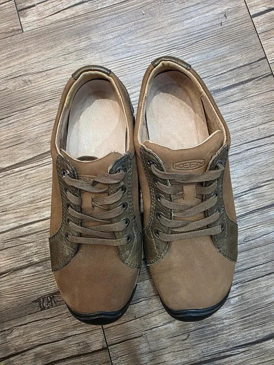 킨 KEEN 브라운 스웨이드 레이스업 슈즈255