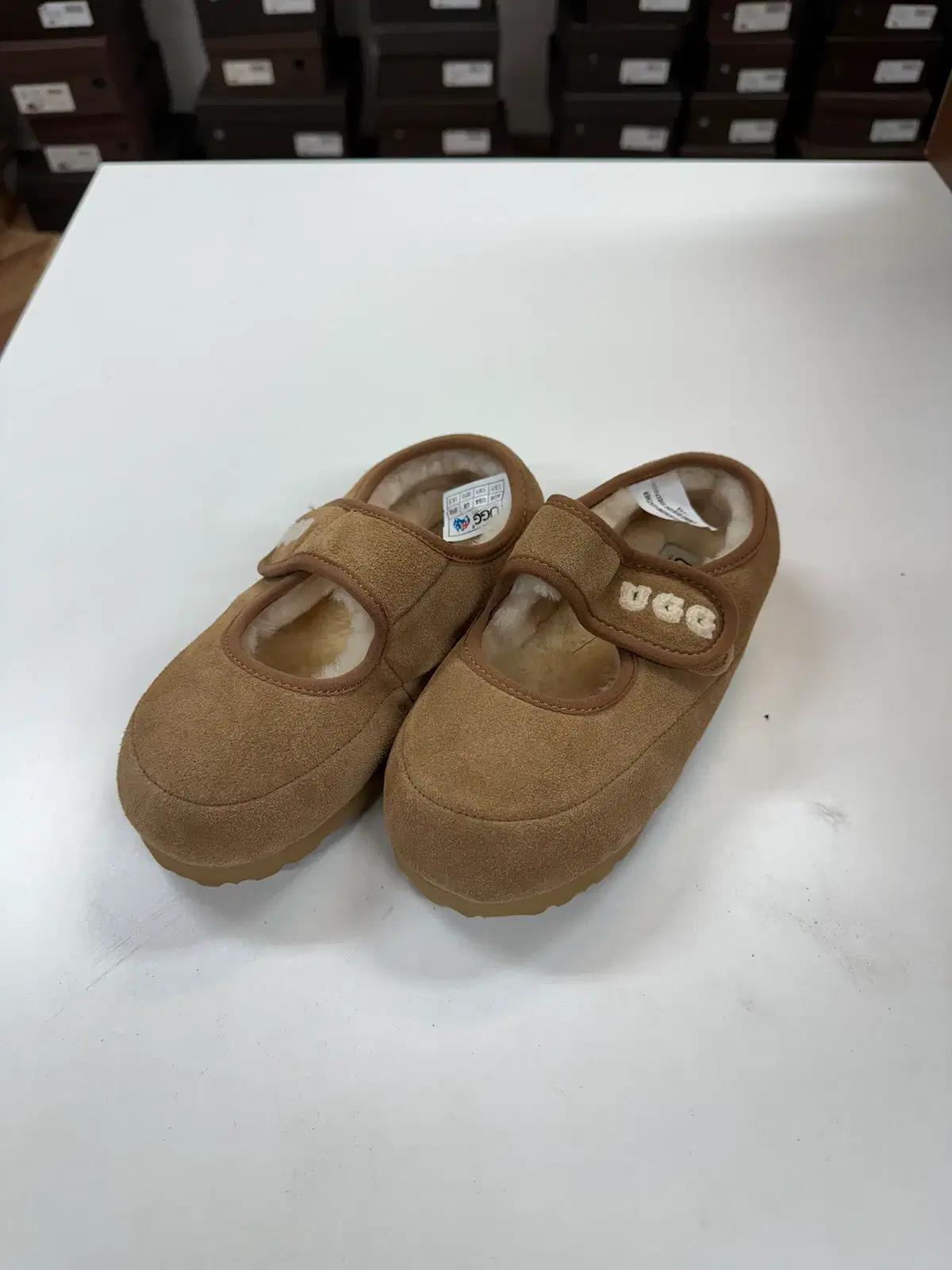 호주UGG털로퍼 185mm팜 새것