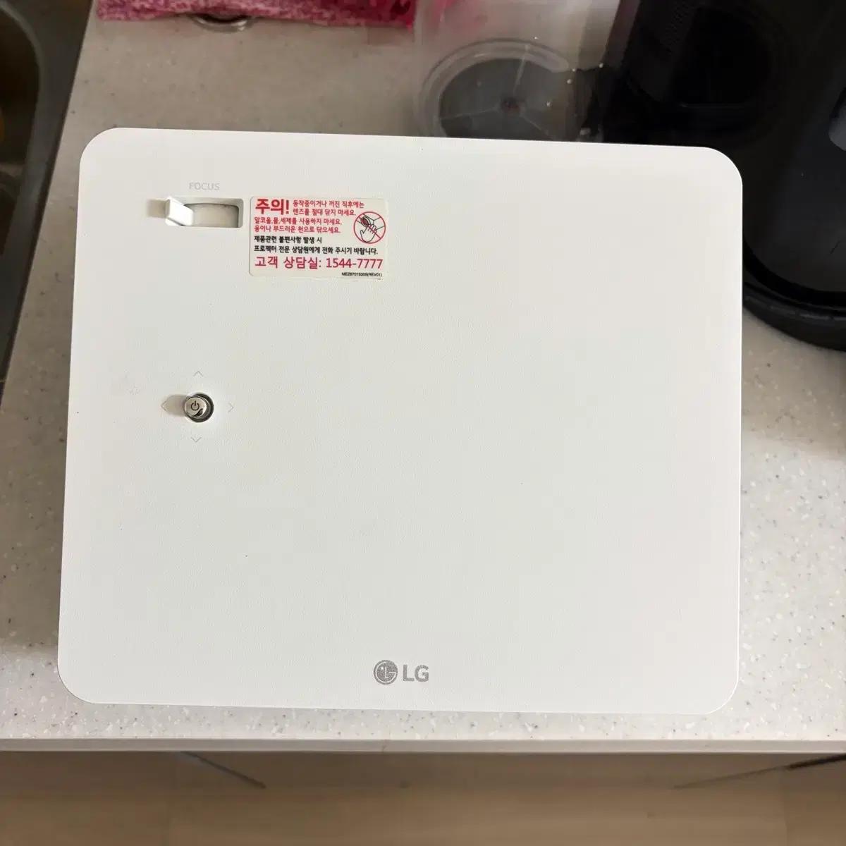 LG 빔프로젝터 PE610P 화이트