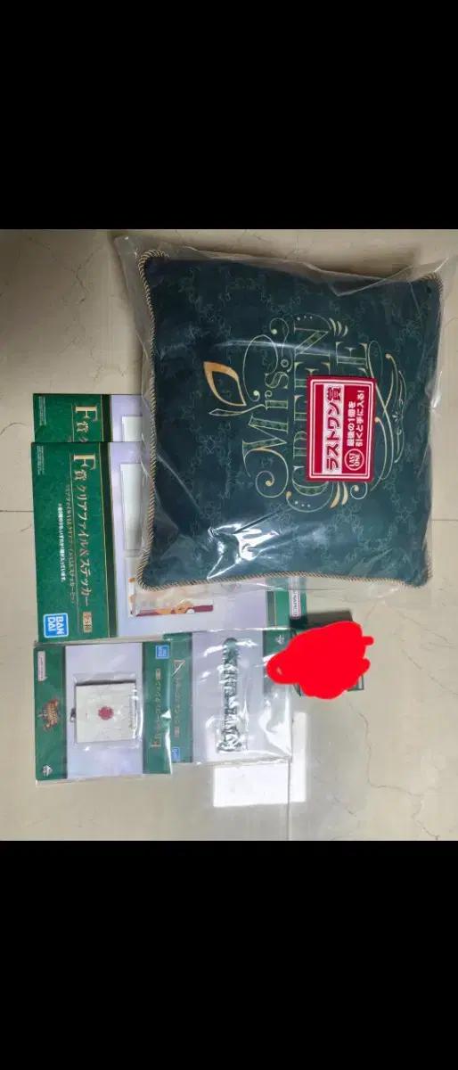 미세스 그린애플 라스트원상 쿠션 + 굿즈 팝니다 제일복권