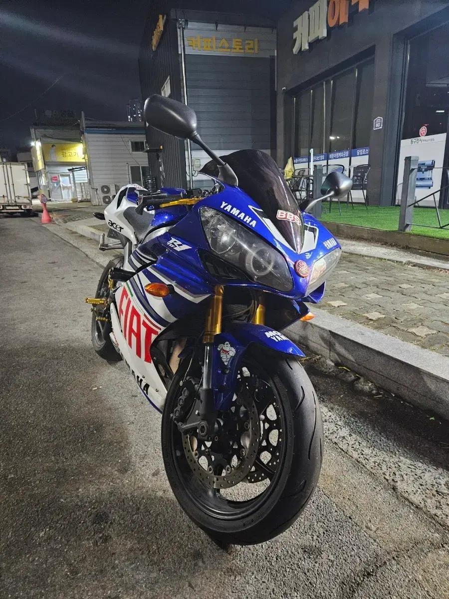 야마하 YZF-R1 오토바이