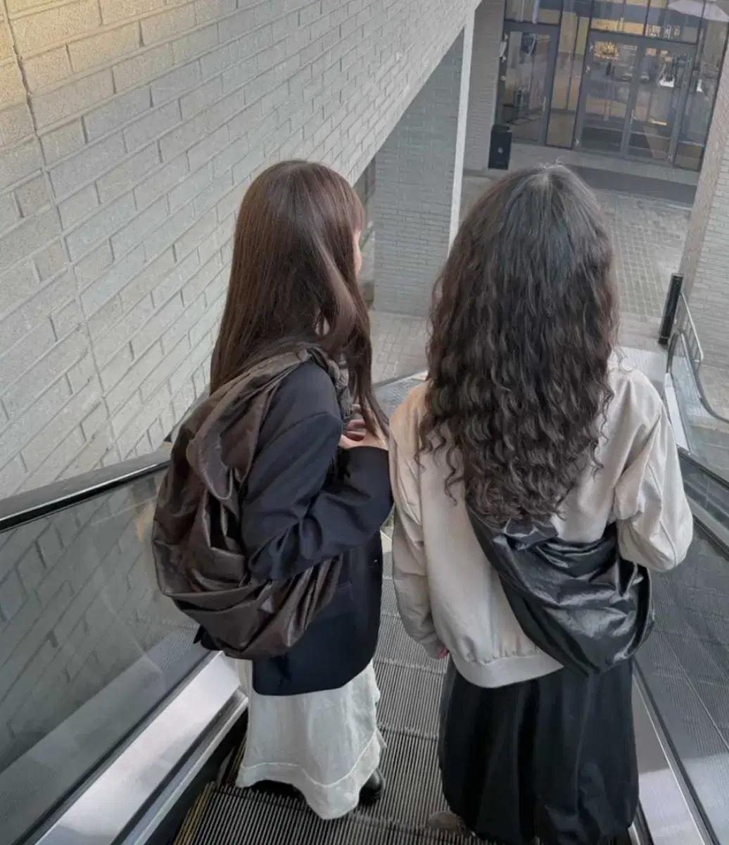 아코크  글로시 미들 탱글백 Glossy Mid Tangle Twist