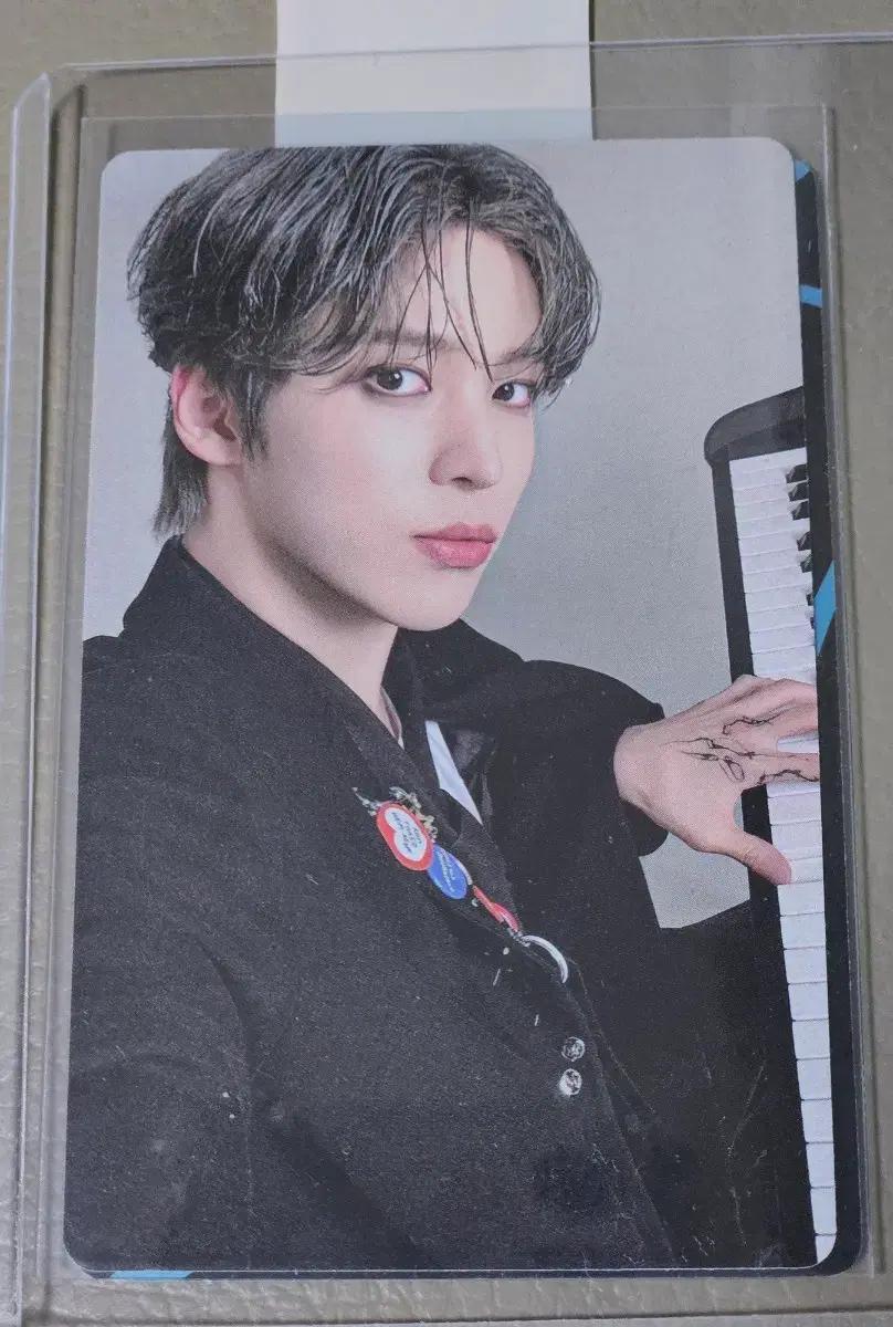 에이티즈 윤호 2025 시즌그리팅 포카 ateez yunho