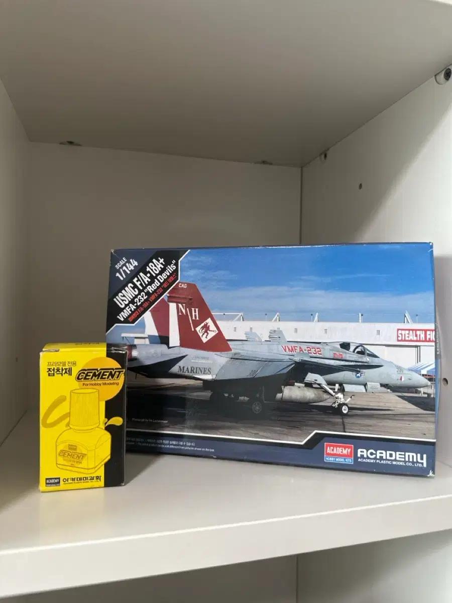 아카데미 F/A-18A+ 레드데빌스 1/144 프라모델