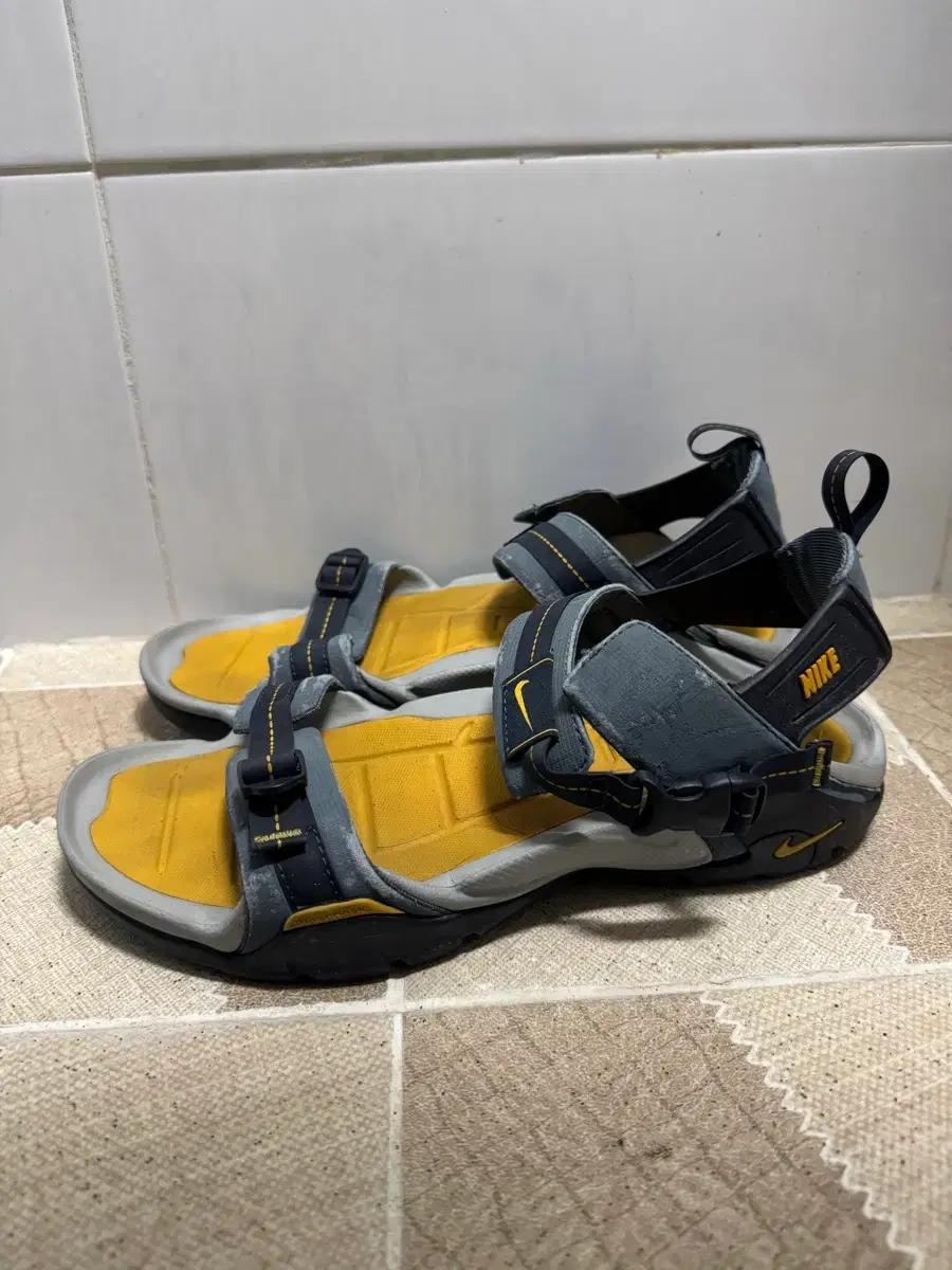 나이키 ACG 샌들 270 사이즈