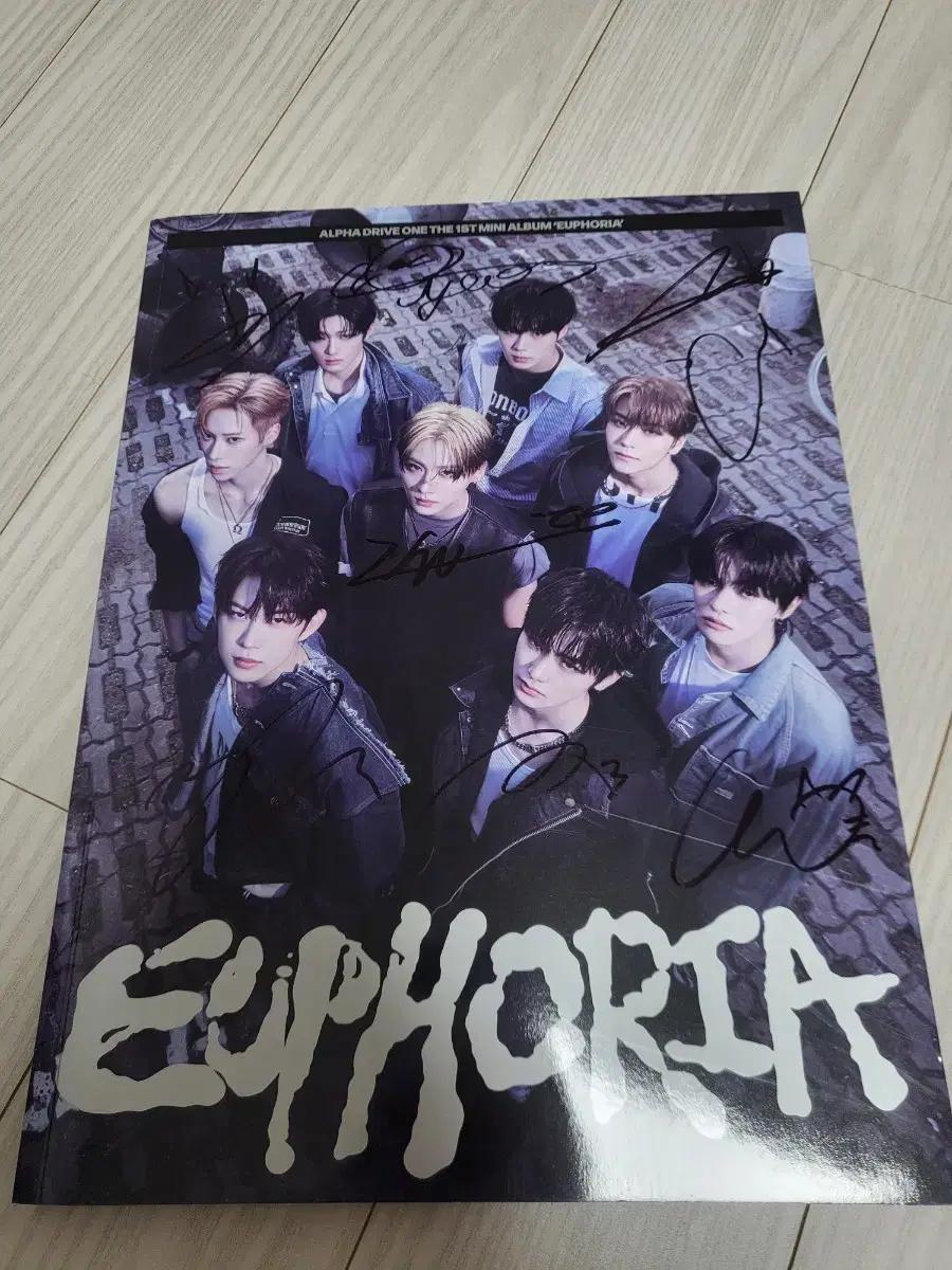 ALPHA DRIVE ONE 알파드라이브원 데뷔 사인 앨범 Signed