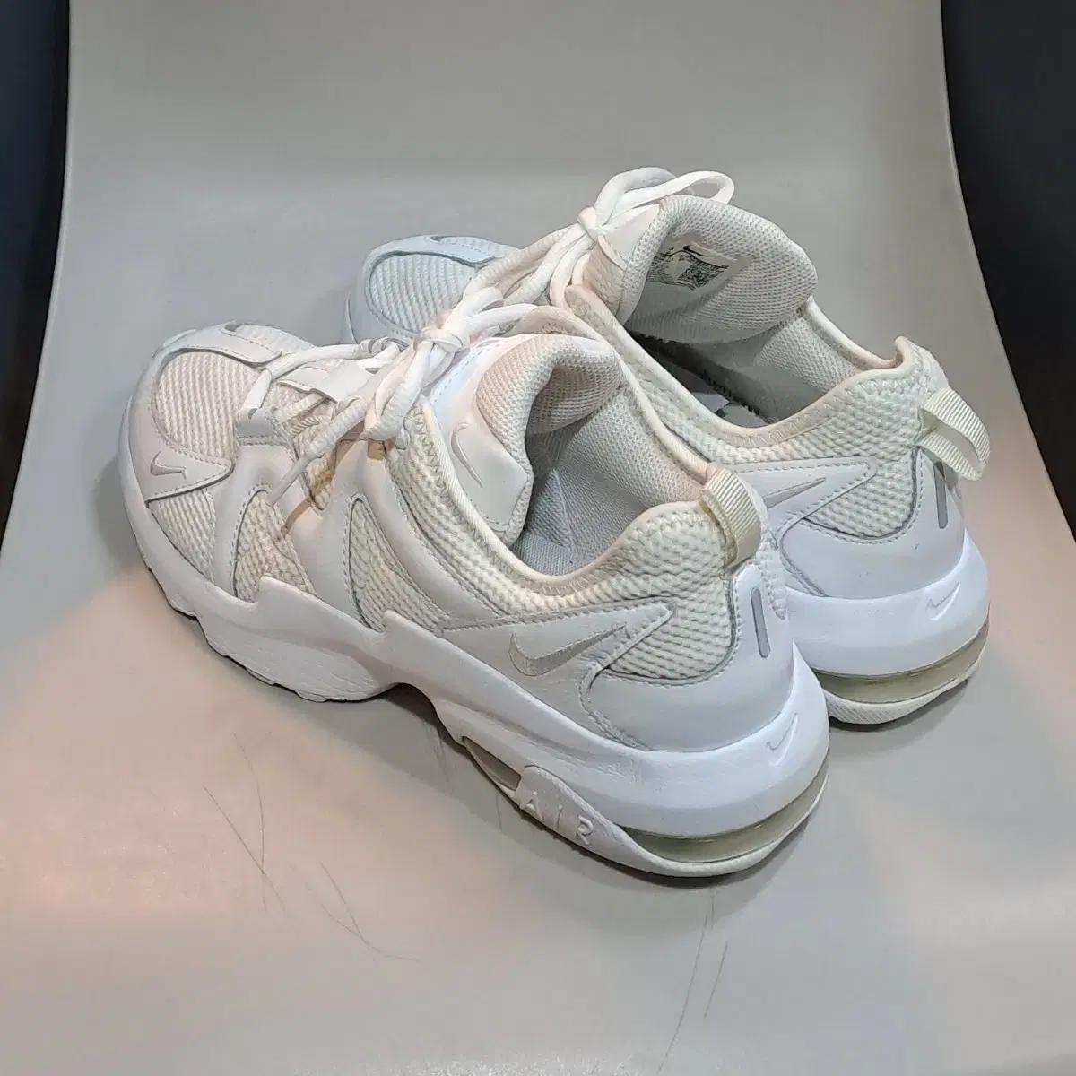 나이키 에어맥스 그래비톤(Nike Air Max Graviton)270m