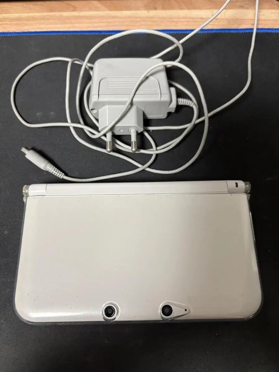 닌텐도 3ds xl 화이트 충전기 포함