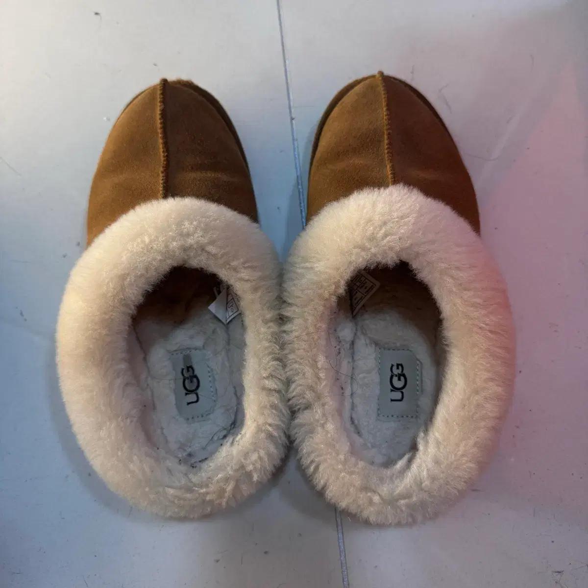 [240] UGG 어그 모래네 슬리퍼