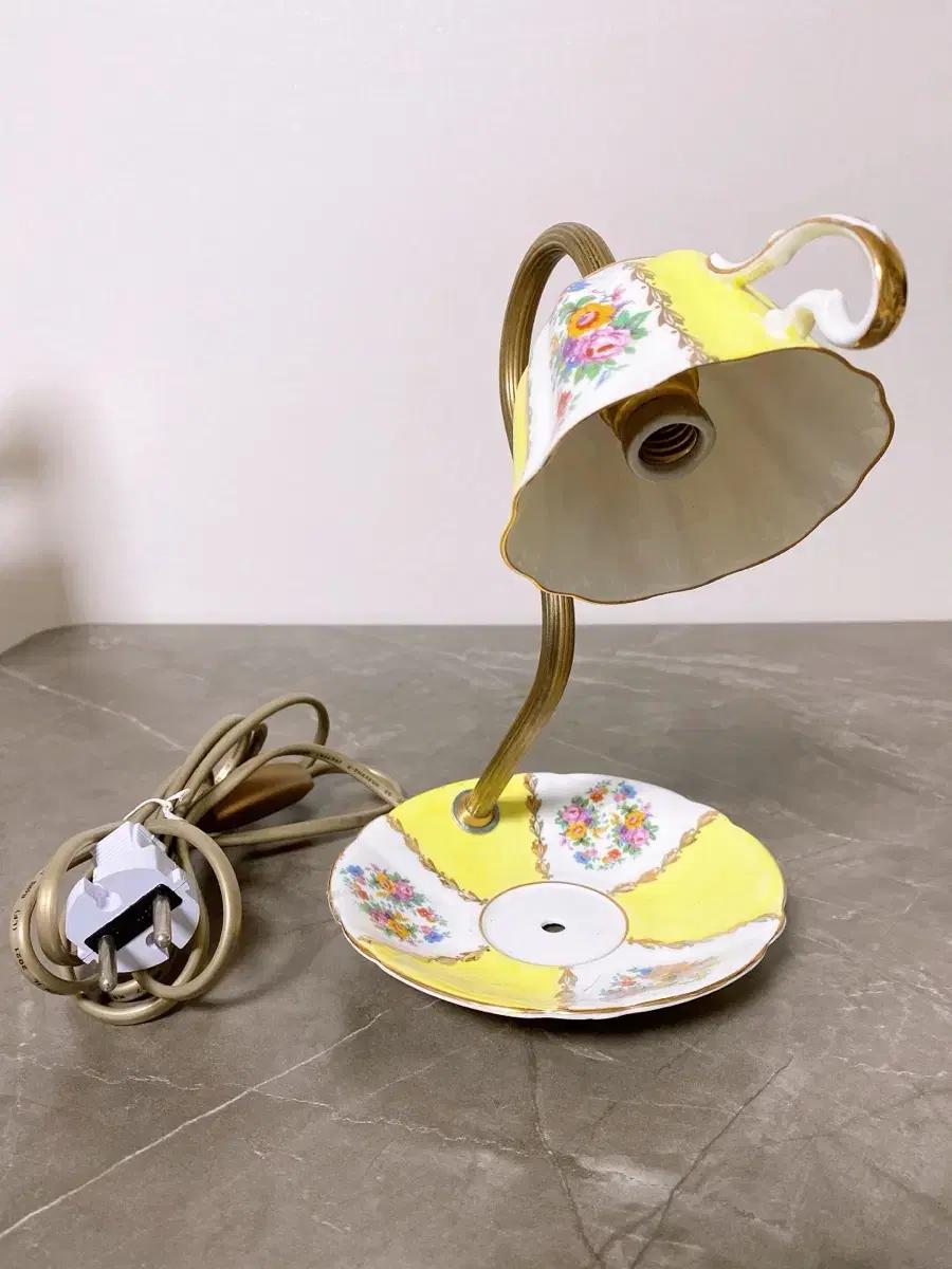 Royal Bone China 찻잔 스탠드 조명