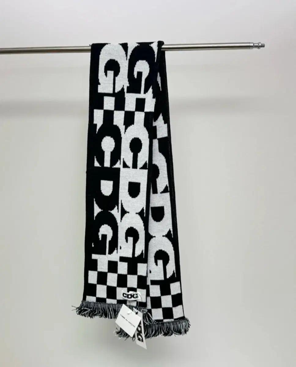 꼼데가르송 CDG 로고 체크 머플러