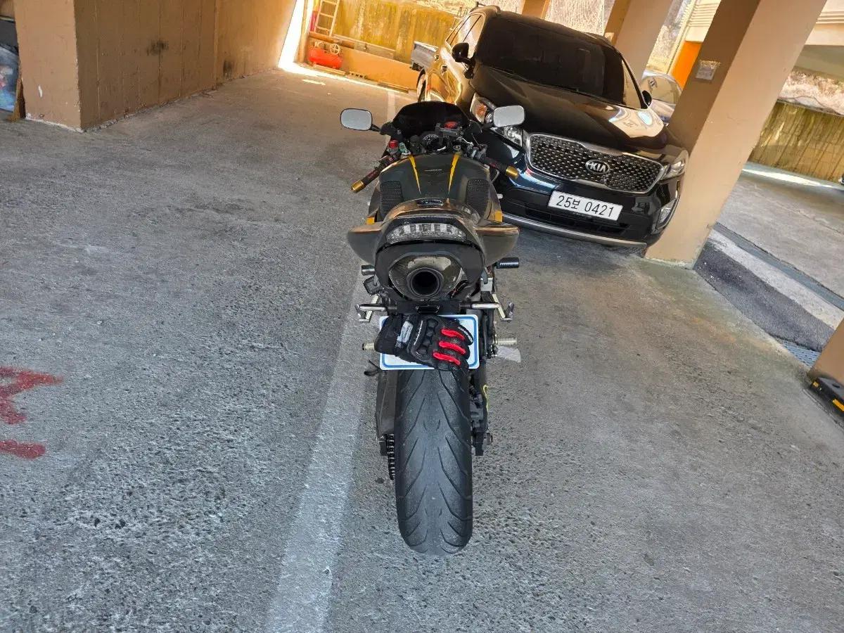 cbr1000rr.  (06)