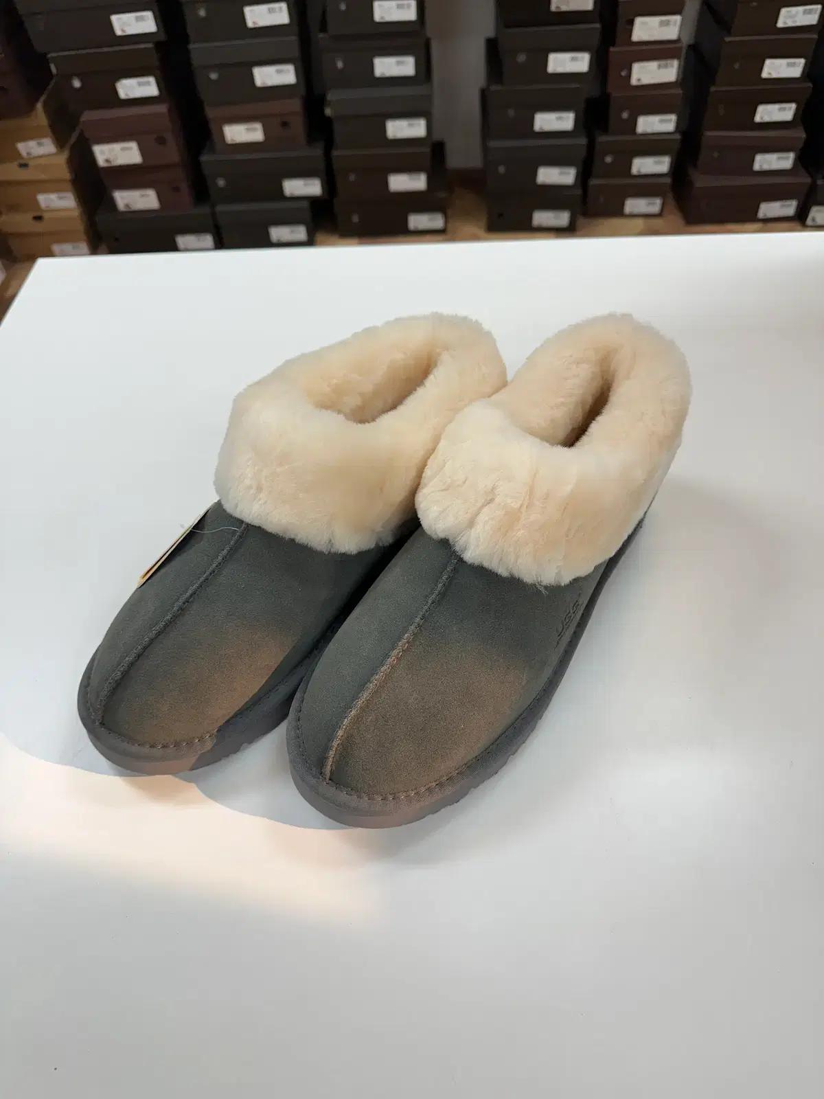 호주UGG털미니부츠 280-285mm팜 새것