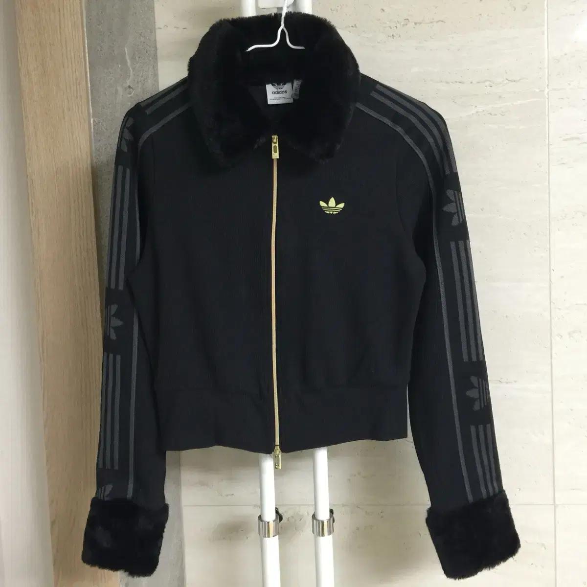 아디다스 22fw 스키시크 퍼자켓 블랙 xs