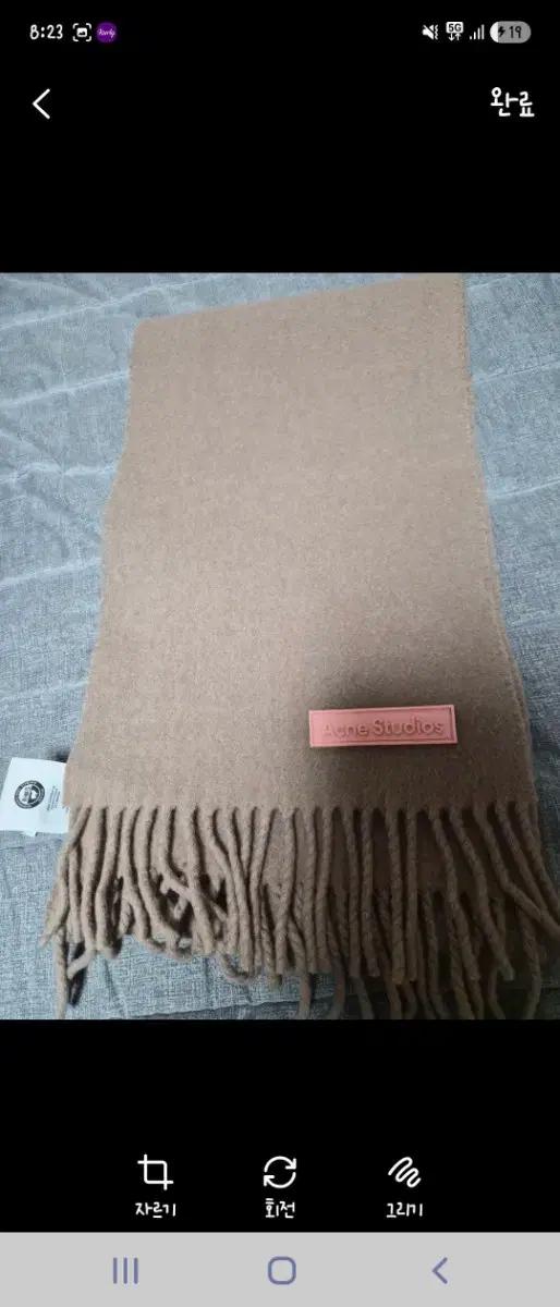 아크네스튜디오 머플러 카멜베이지 팝니다