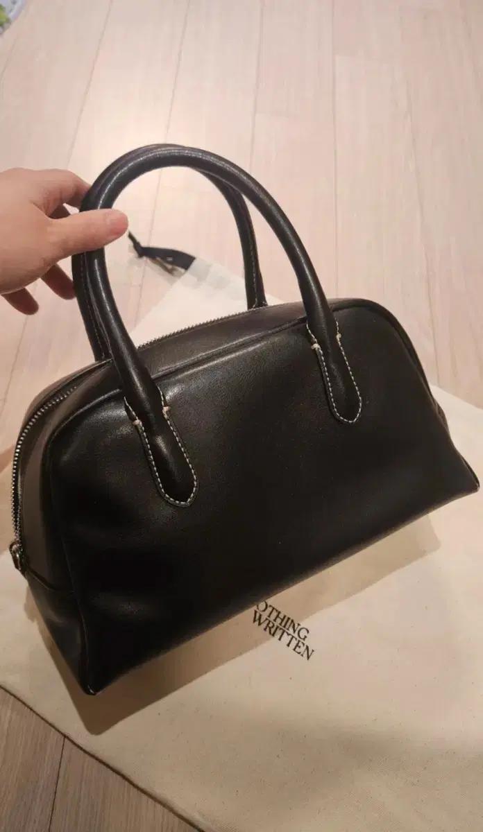 낫띵리튼 블랙 보스턴백