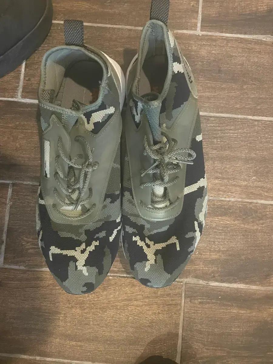 리복 운동화 카모플라쥬 패턴285
