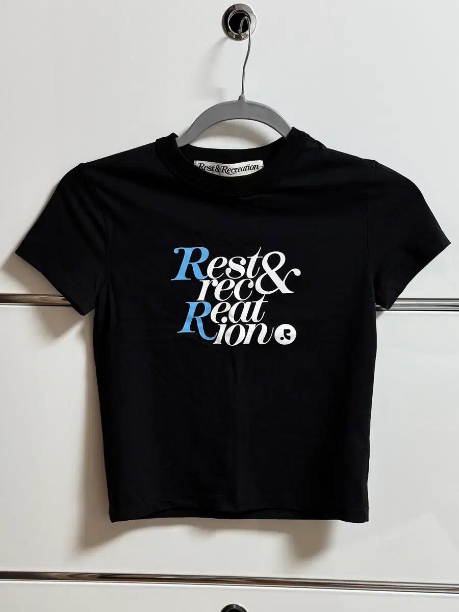Rest & Recreation 레스트앤레크레이션 크롭 반팔티