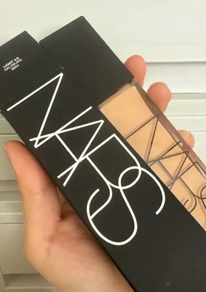 나스 NARS L3.5 Salzburg 내추럴 롱웨어 파운데이션