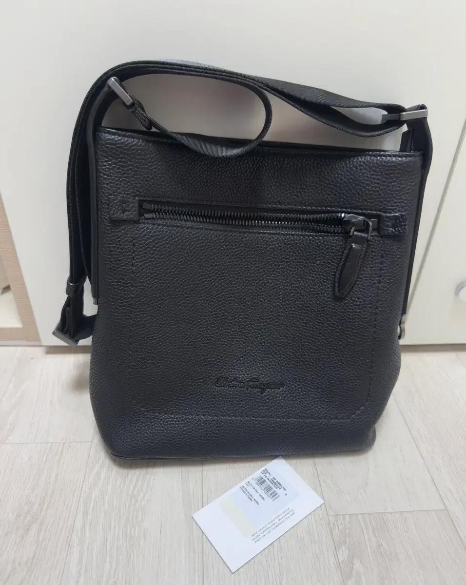 페라가모 남자 메신저백