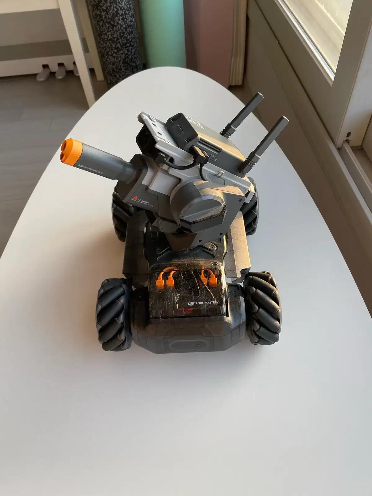 DJI 로보마스터 S1 로봇