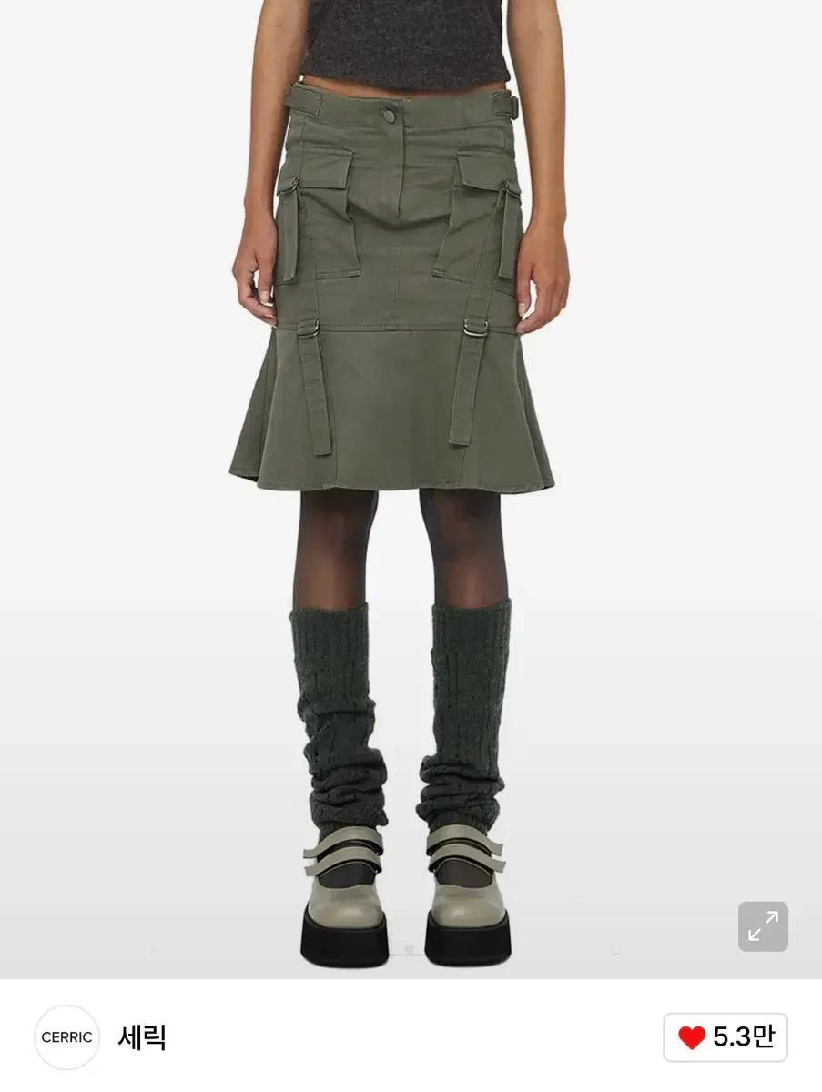 세릭_ STRAP FLARED CARGO SKIRT / KHAKI