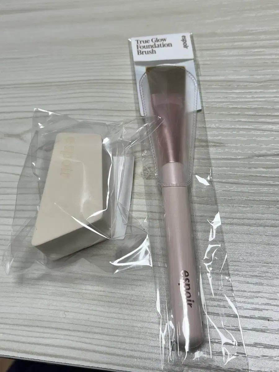 (새상품)에스쁘아 트루 파운데이션 브러쉬+태연 픽 퍼프