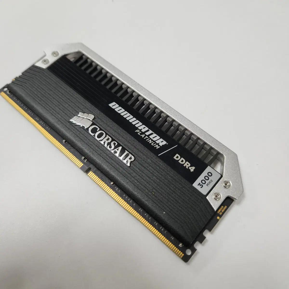 커세어 도미램 DDR4 16G 3000MHz