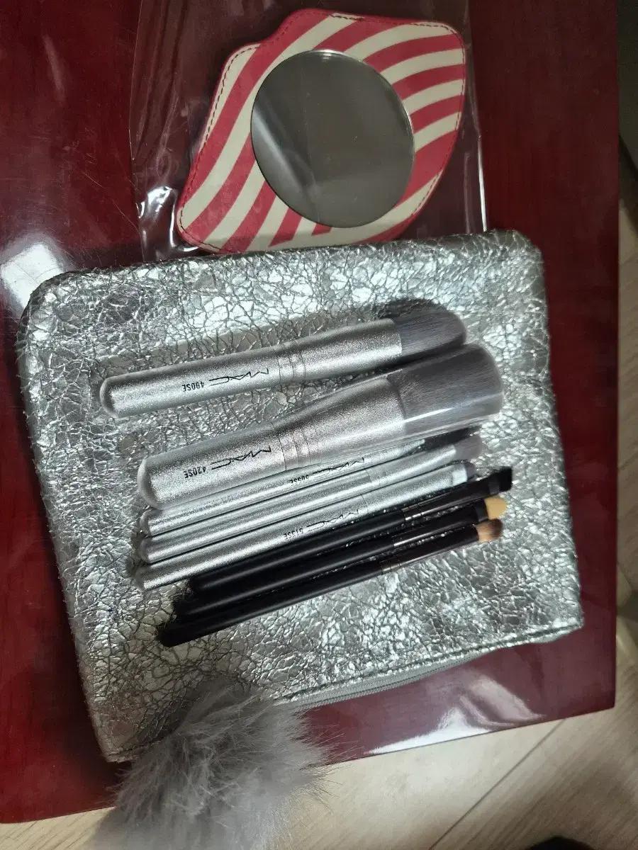 MAC 맥 브러쉬 세트 + 거울 파우치