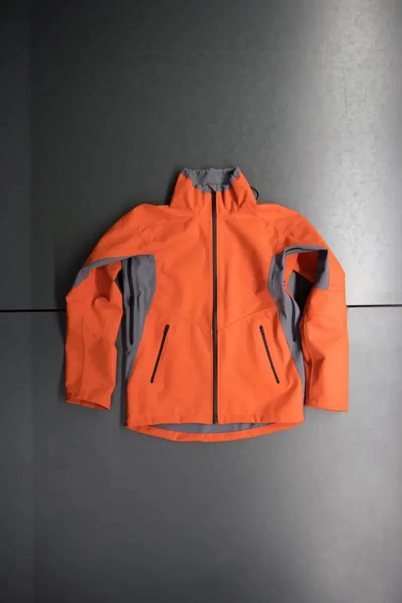 GR10K Gore-Tex Windstopper Skelton