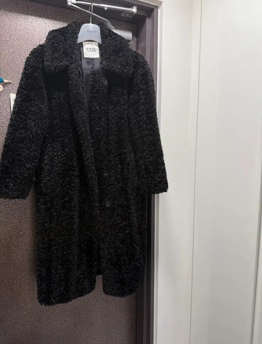 COS 코스 카라 시어링 블랙 롱 코트 EUR 36