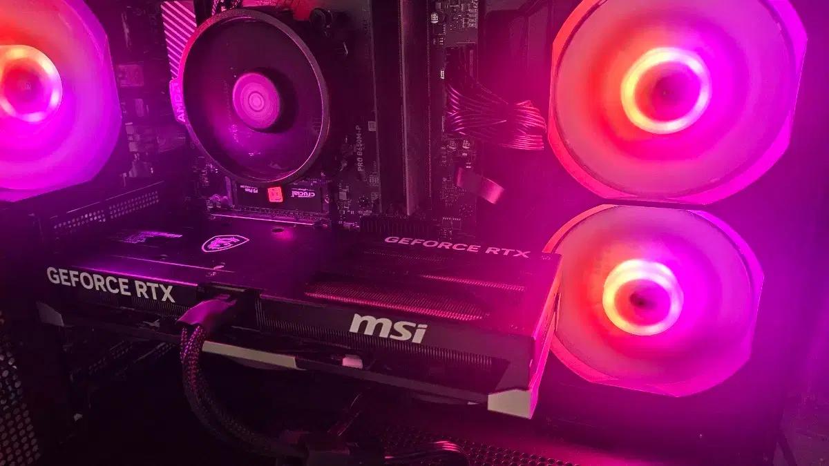 라이젠7600 rtx5070초고사양 컴퓨터 팔아요