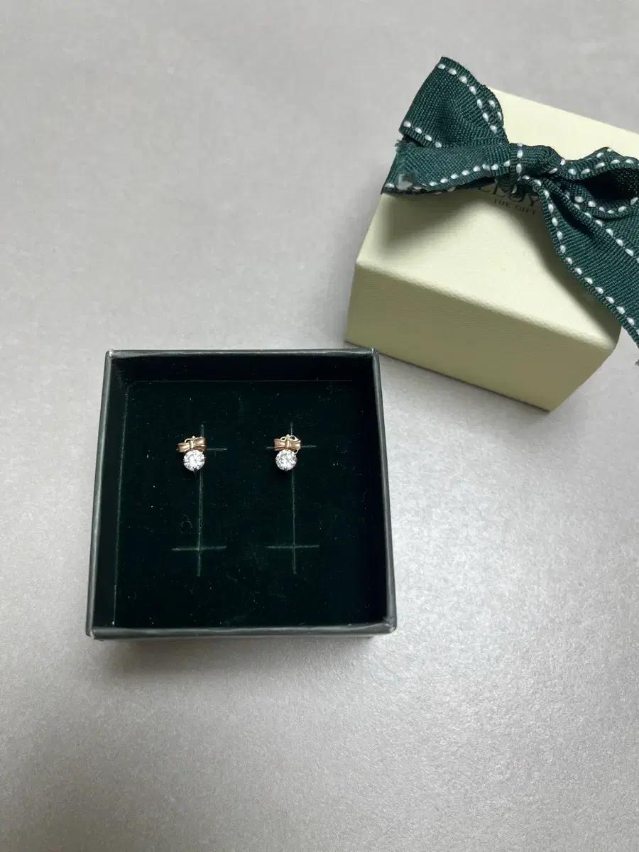 로이드 14K 리본 큐빅 귀걸이